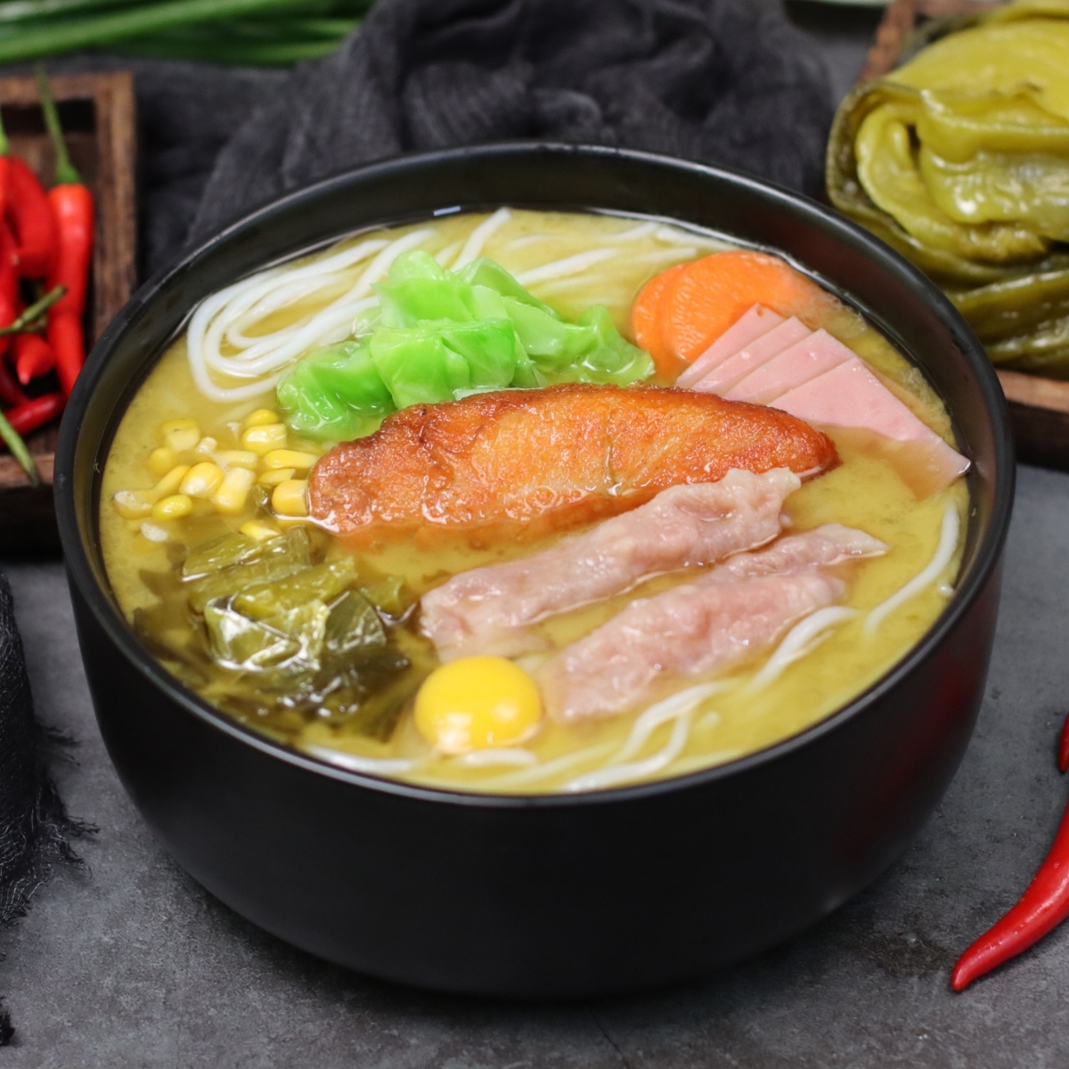狀元米線招商加盟火熱進行中，30平方米起可立店，簡單好操作，歡迎隨時來總部考察，全國合作熱線：400-967-2208