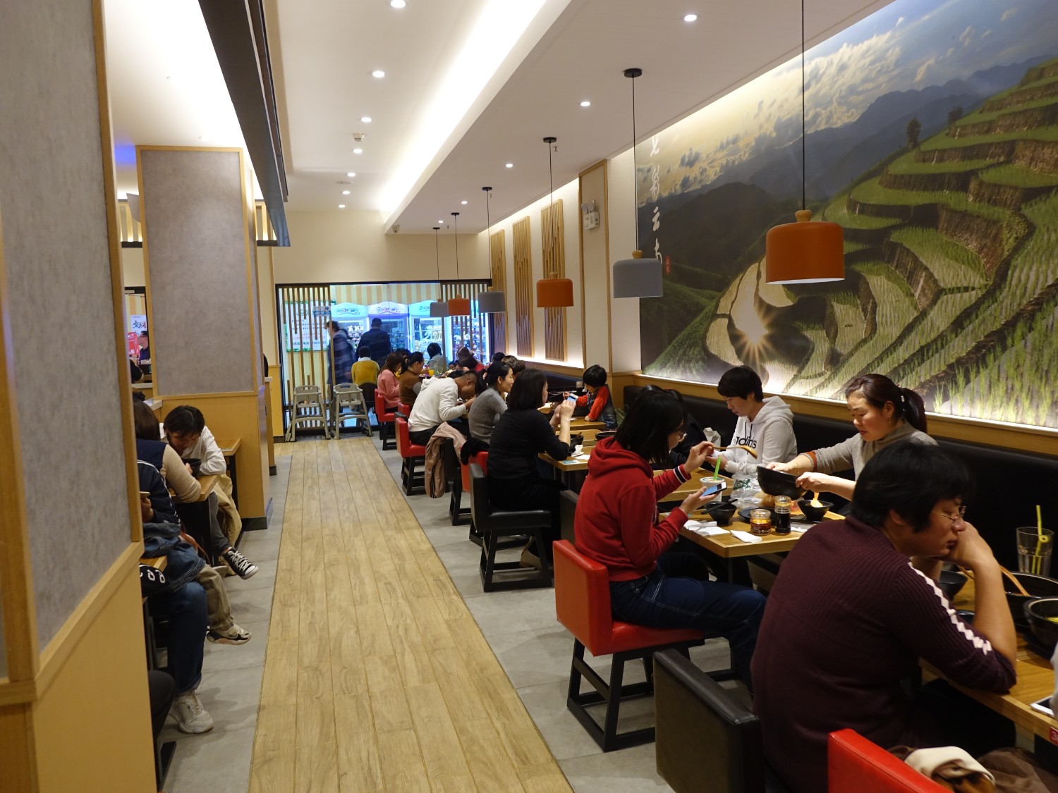 推薦一個(gè)不錯(cuò)的項(xiàng)目，狀元米線(xiàn)堂食加外賣(mài)雙模式，做生意跟著大品牌，運(yùn)營(yíng)經(jīng)驗(yàn)豐富，全國(guó)合作熱線(xiàn)：400-967-2208