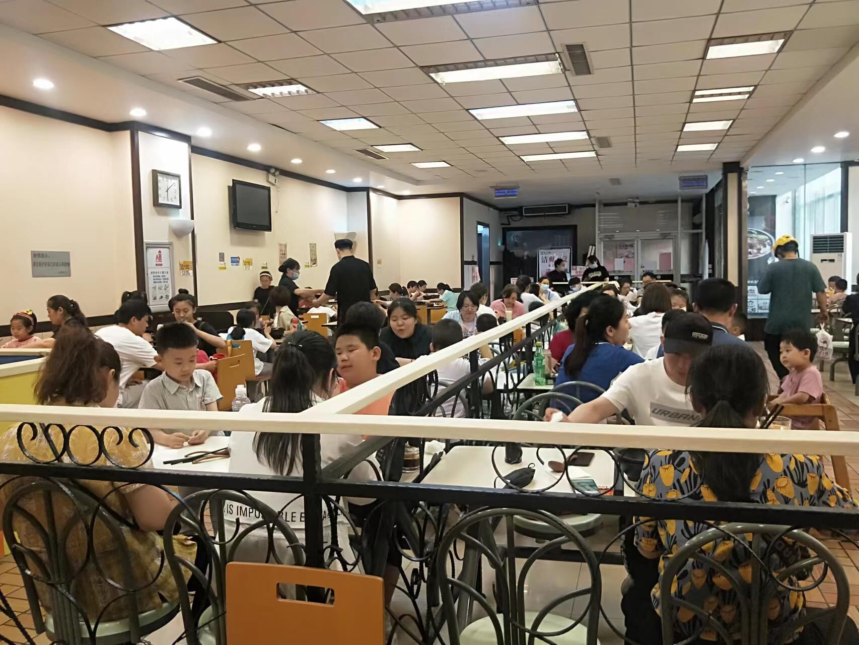 做好每一份餐品服務(wù)好每位顧客堅(jiān)持對(duì)的事情!行動(dòng)決定結(jié)果#米線加盟#餐飲開(kāi)店#狀元米線