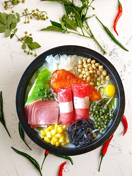 上手快，一個(gè)投資小，好操作的美食餐廳！米線加盟好項(xiàng)目，狀元米線全國(guó)合作熱線：400-967-2208