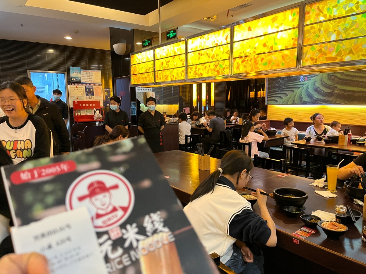 每天人氣滿滿！想開(kāi)一家這樣的店嗎！快來(lái)咨詢吧！#米線加盟#餐廳開(kāi)店#狀元米線