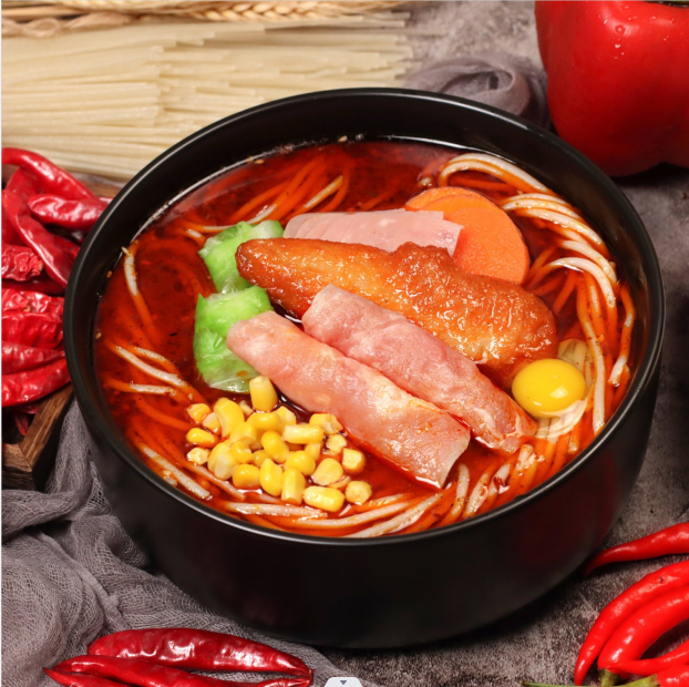 狀元米線始創(chuàng)于2005年，主要以運營云南風(fēng)情的過橋米線及各種地方特色小吃為主的全國連鎖餐飲企業(yè)，20年運營經(jīng)驗，自有工廠扶持！餐飲創(chuàng)業(yè)好品牌！全國合作熱線：400-967-2208