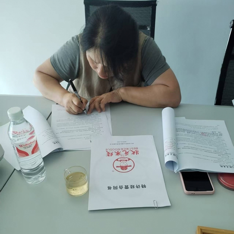  二店簽約成功！感謝您對(duì)狀元米線品牌價(jià)值和市場(chǎng)影響力的認(rèn)可！ #狀元米線 #米線加盟 