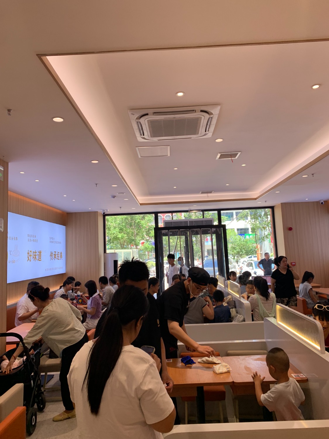 狀元米線，二十年專注純大米米線，品質(zhì)保障，市場(chǎng)信賴。選擇我們，共享美味商機(jī)，成就創(chuàng)業(yè)夢(mèng)想！